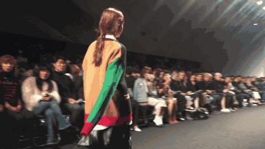 韩国街拍高清时装秀,韩国时装周街拍情侣