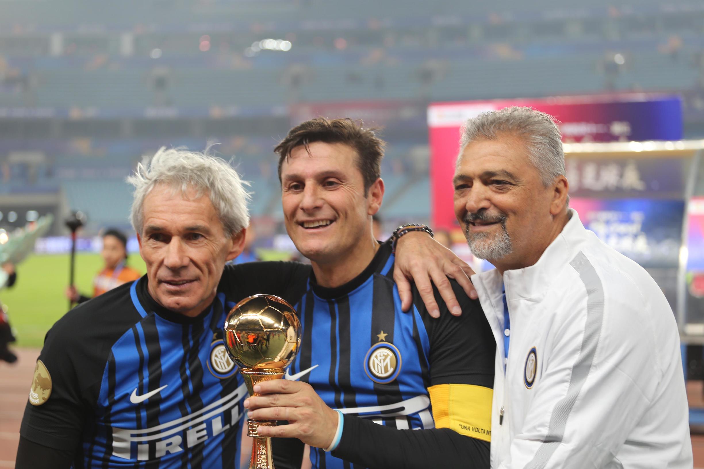 油腻大叔款球童来袭！苏宁双十一传奇足球夜情怀上演！