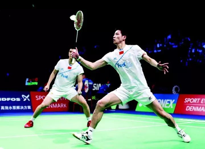 球场五个位置介绍和打法,球场上善于突破打什么位置