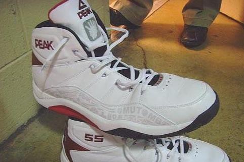 nba球星鞋拍卖最高记录,nba球星球鞋能卖多少