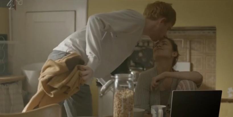 男友车祸去世女友开棺取骨陪伴,男友车祸去世后女孩召唤灵魂