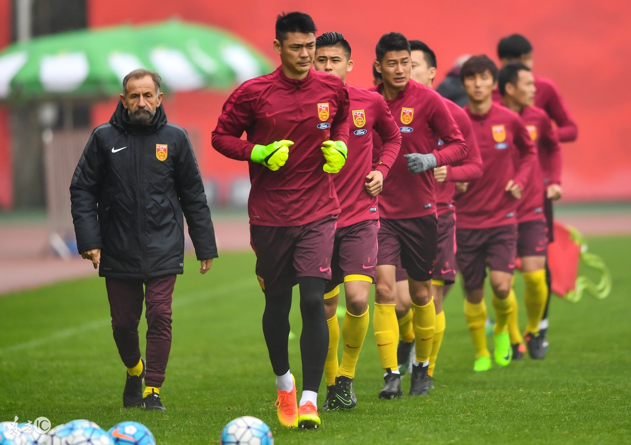 中国足球总成笑柄中超盛典给自己发奖185政策愁坏“梅西”