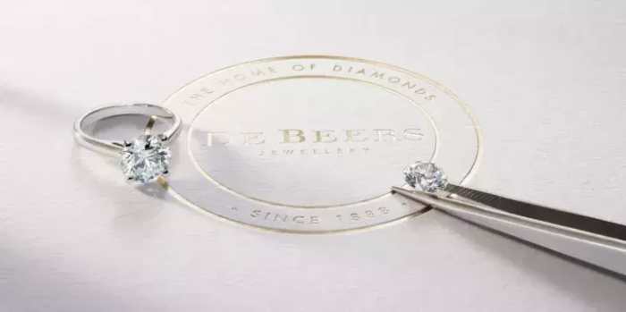 准备结婚了用半年时间挑选钻戒,95后都开始挑钻戒
