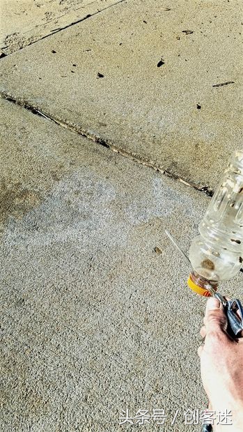 制作简易喷沙除锈机，低成本不到30元，除锈效果非常好