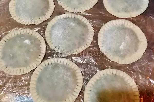 包饺子剩的饺子皮怎么吃,剩饺子皮30种新吃法煎包