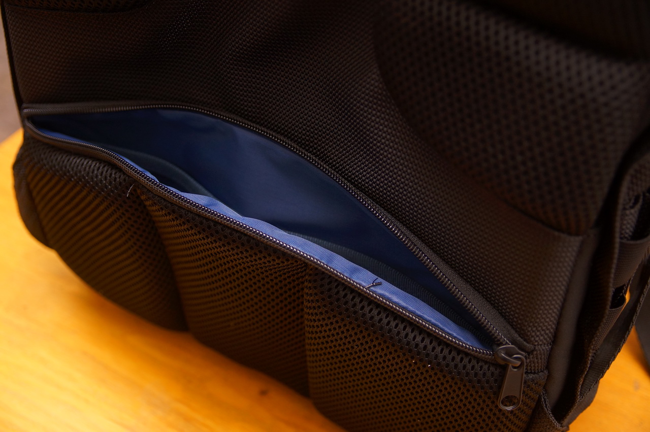 背负舒服又不失体面的商务背包,背负系统好的商务双肩包