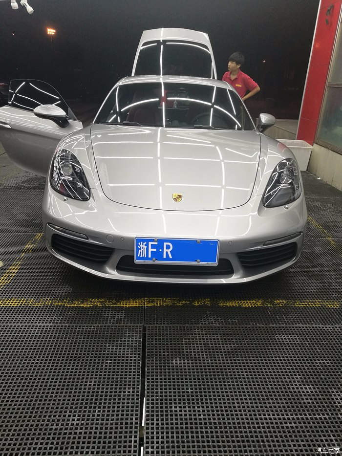 地下车库偷保时捷是哪个电影,718caymangts银色