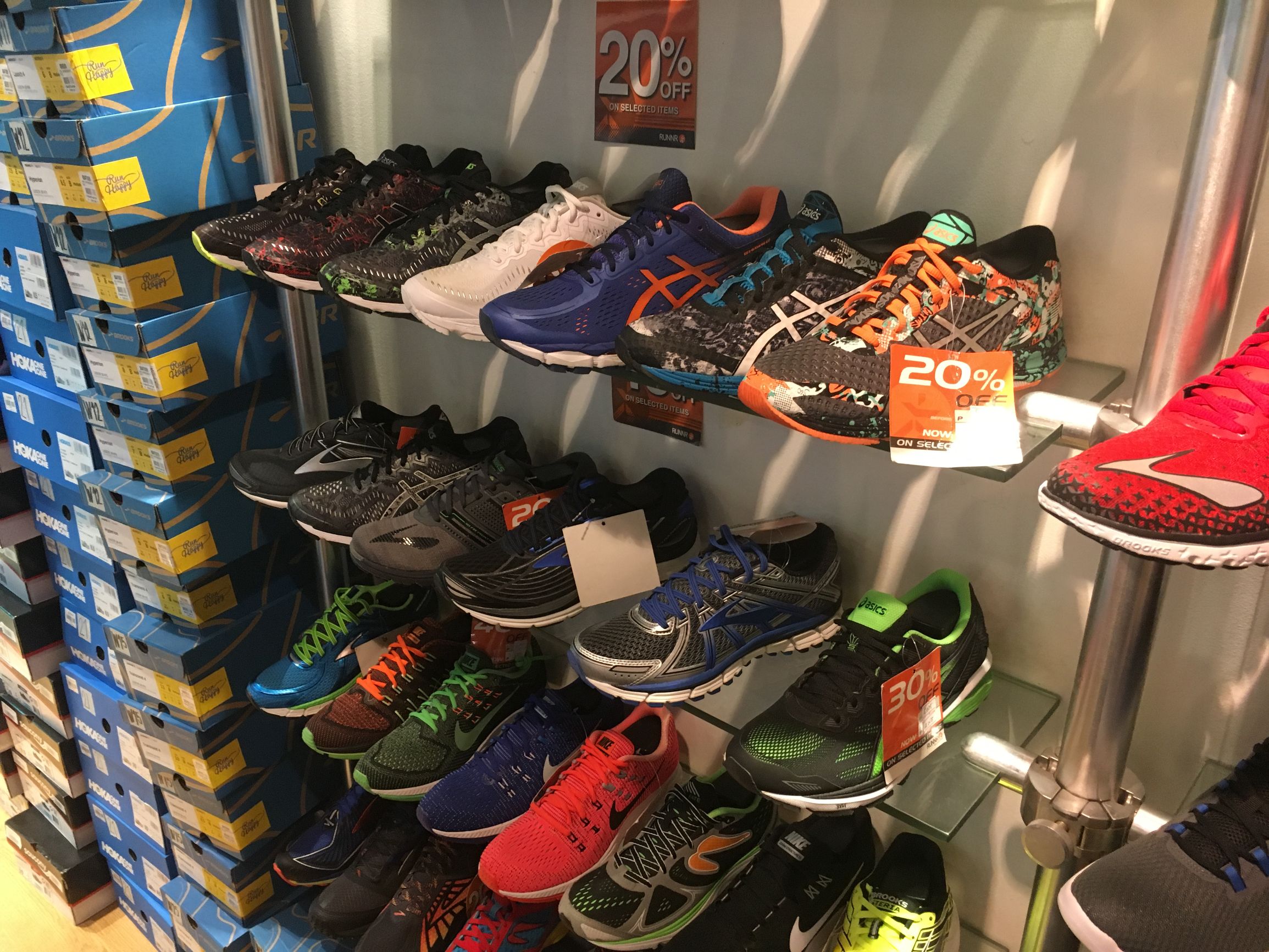 跑步也是门生意,这家门可罗雀的跑步用品店就能做到月入10万