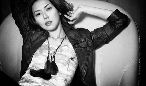 专心唱歌却还被吐槽唱功的孙燕姿，是如何成为乐坛天后的？