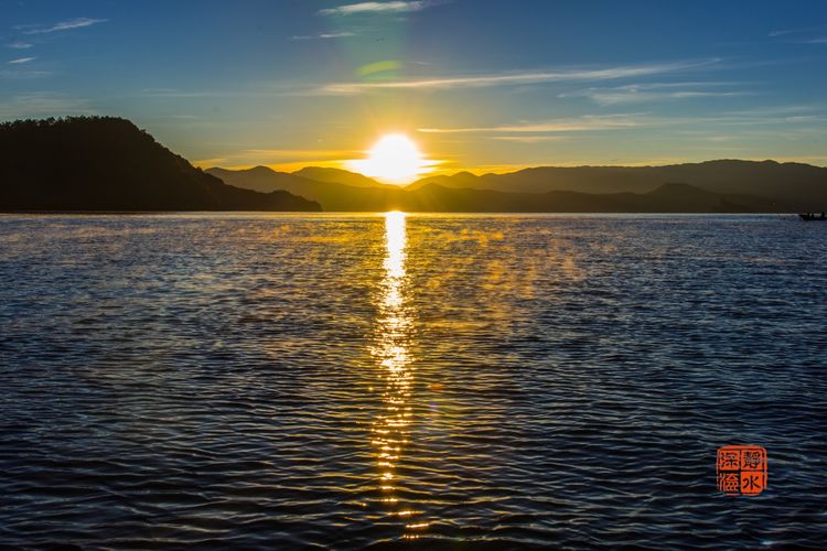 泸沽湖洗涤心灵的纯净之地,泸沽湖迷人的倒影