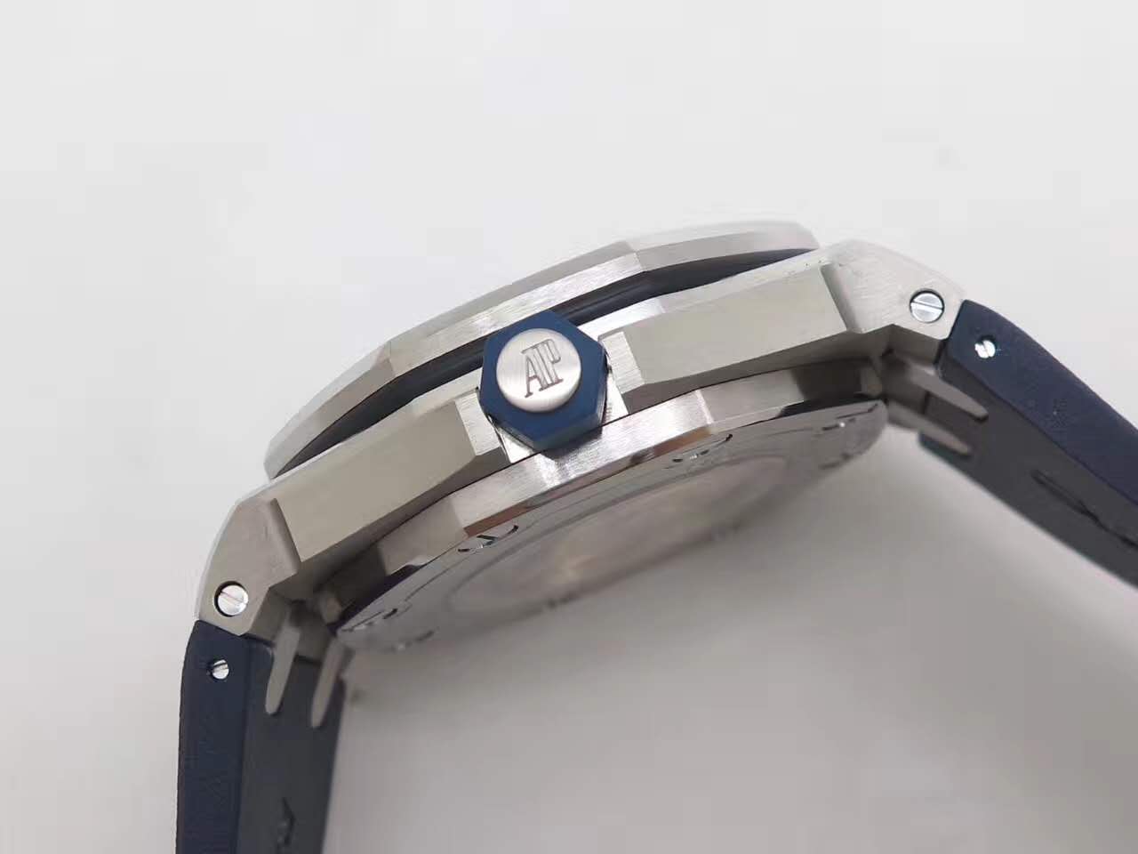 爱彼皇家橡树离岸型15710黑盘,jf厂爱彼皇家橡树15703手表