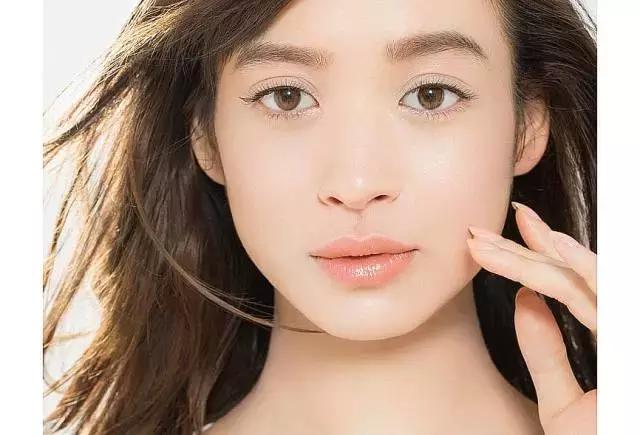 十大最好干皮遮瑕粉底液,秋冬季节适合用的粉底最新