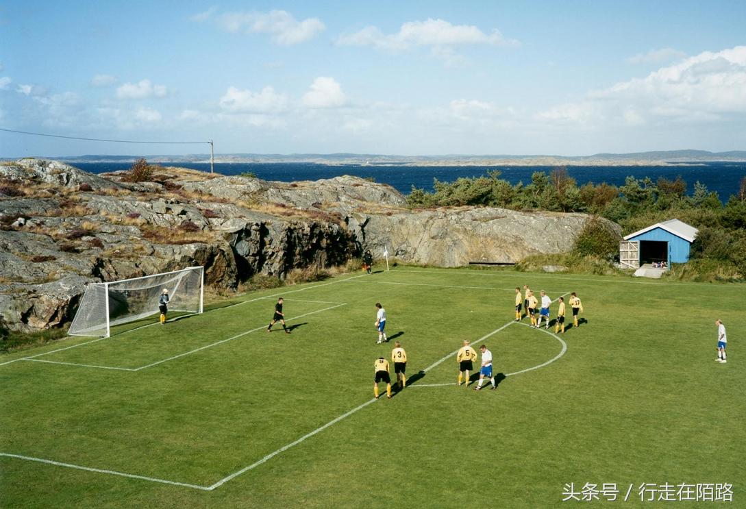 挪威北部的索马洛伊岛足球场,挪威渔夫的捕鱼生活