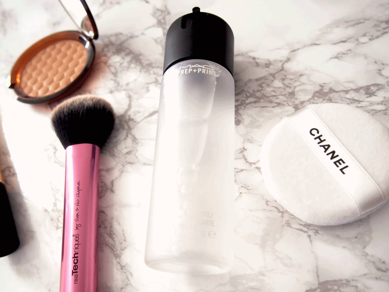 定妆喷雾防水防汗控油不脱妆平价,适合干皮的定妆喷雾平价