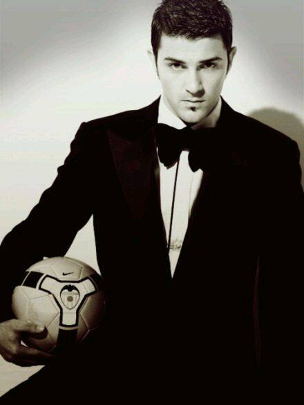 足球巨星西装照,足球球星西装帅照