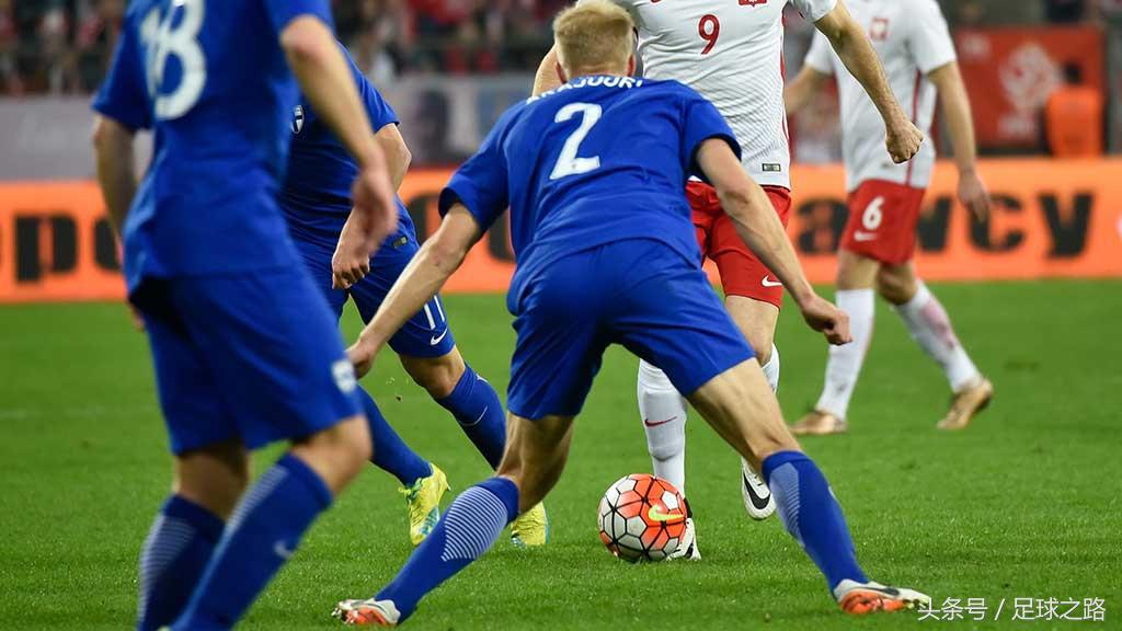 4-4-2阵型啥意思,4-2-4阵型详解