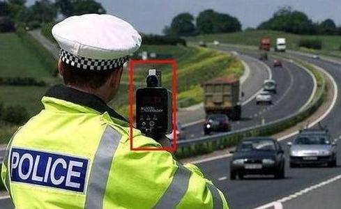 车辆违章监控摄像头有哪些,开车不认识这两种标志很危险