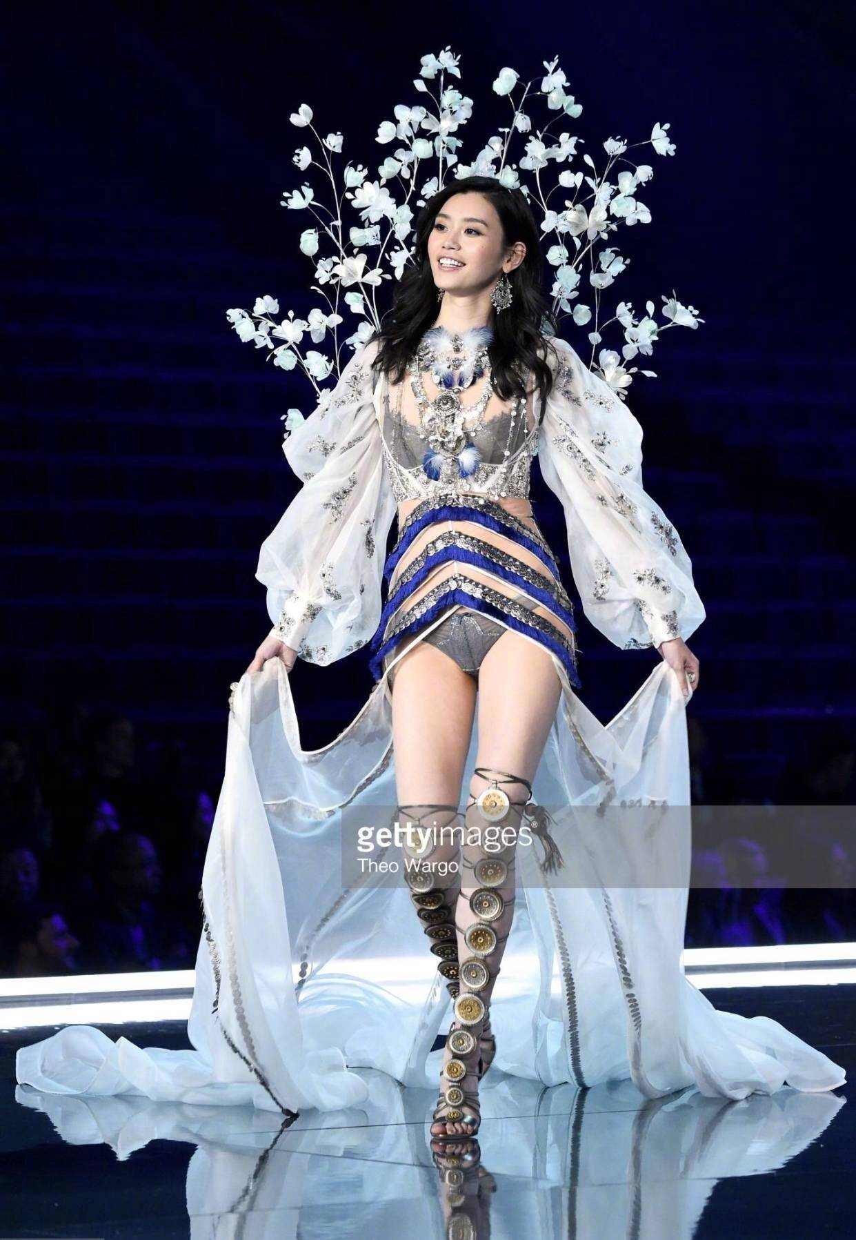 演讲时太嗨像奚梦瑶一样摔倒了怎么办?