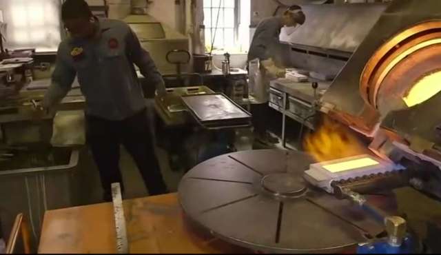 这个国家竟把黄金和白银倒入下水道