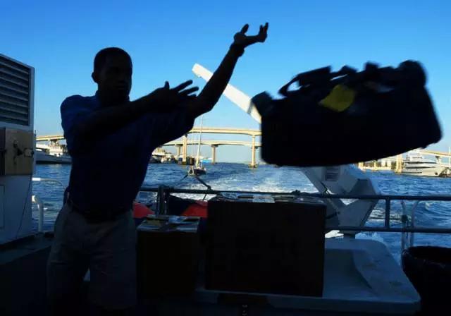 飞机被雷劈是很常见的事情？飞机上不为人知的秘密你知道多少？