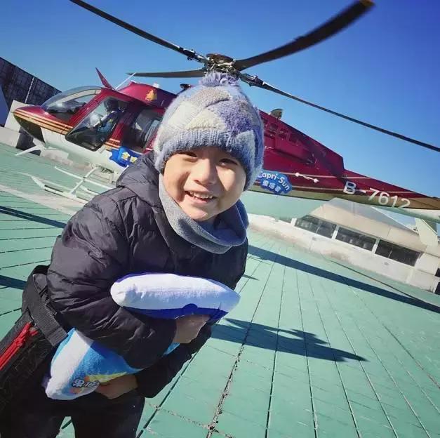 跟着果倍爽在直升机上俯瞰鸟巢，零距离探秘果汁生产！