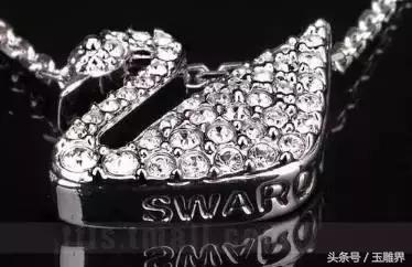 为什么纯天然水晶比较便宜,地摊卖的水晶是真是假