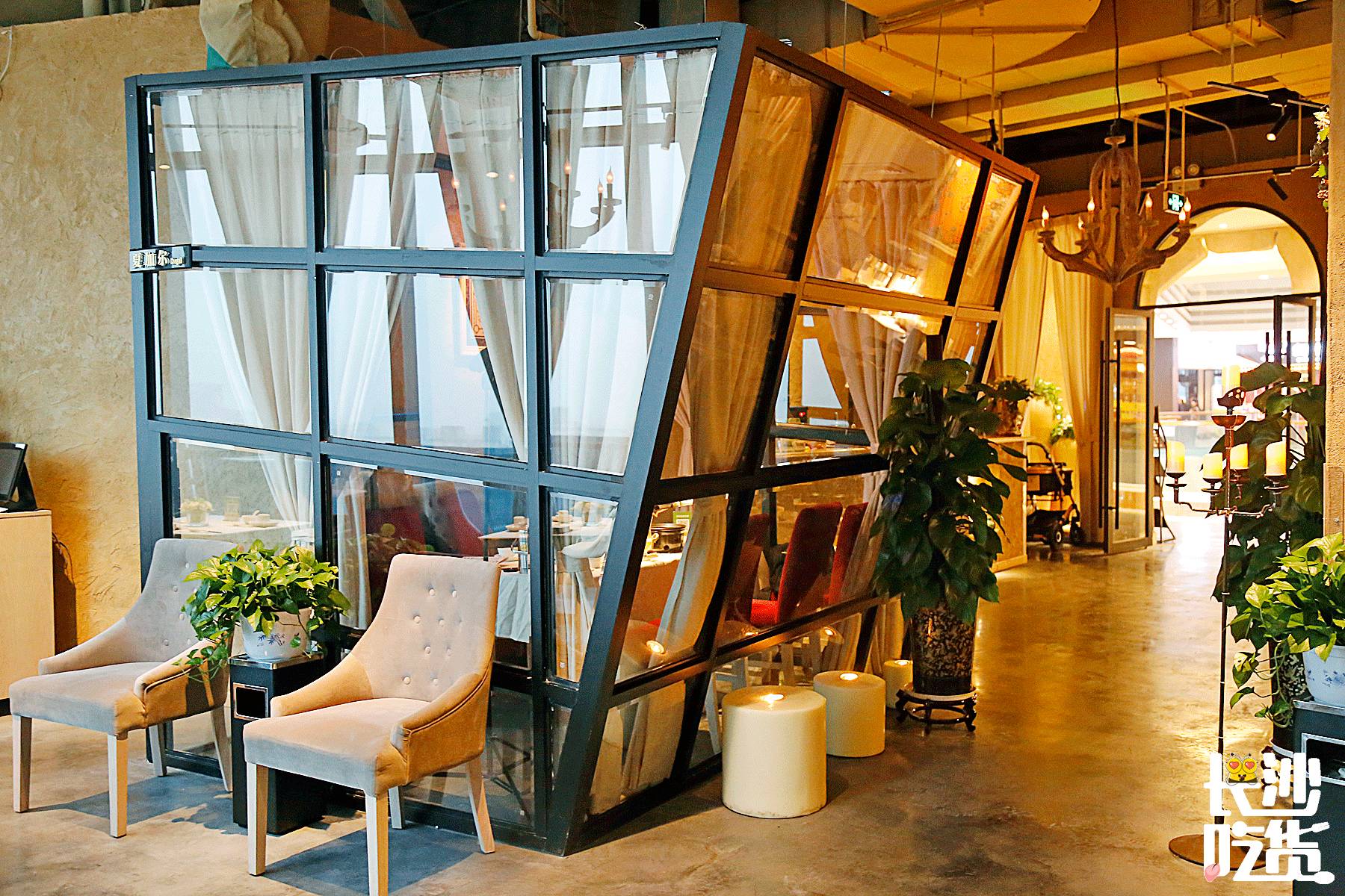 这家店竟凭借颜值和口味，竟然稳做湘菜界的精致女神十年！