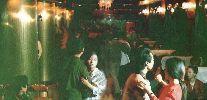 30年前沈阳老照片中街,沈阳市80年代的老照片