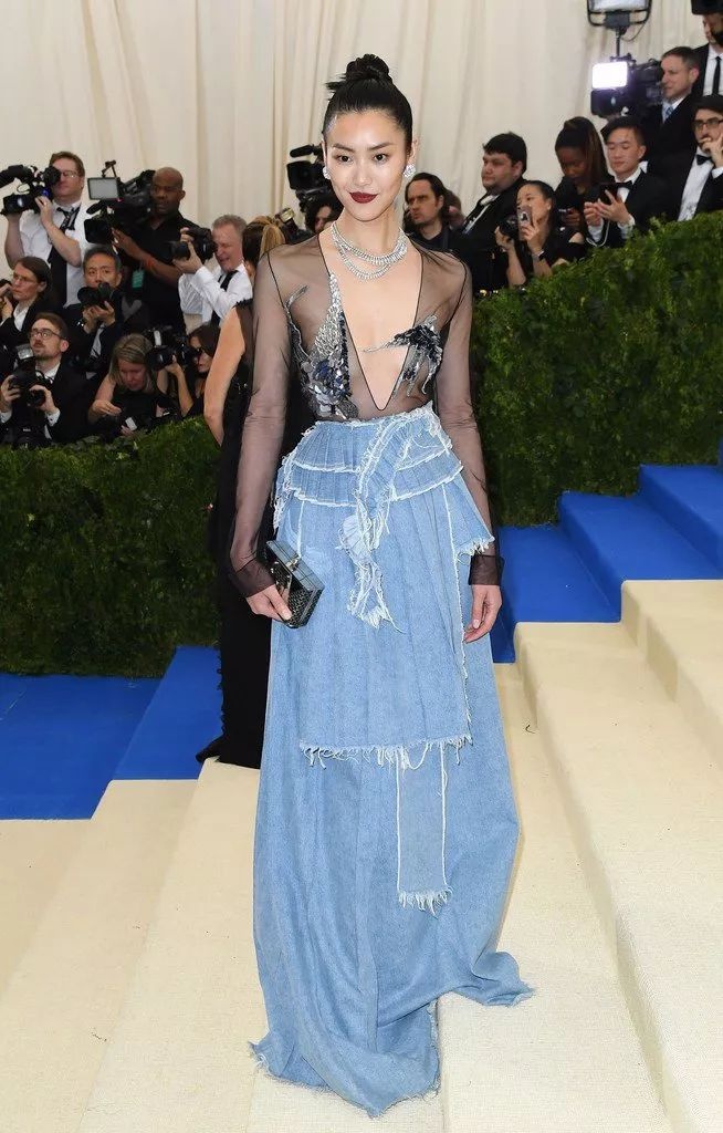 一件卫衣卖300多贵吗,一件卫衣穿两年逆袭