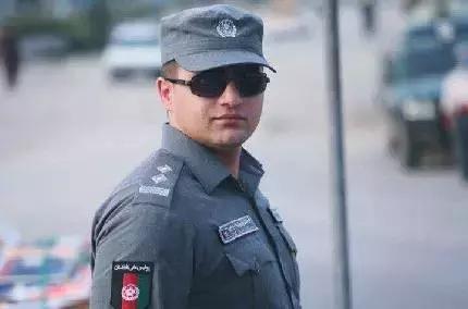 没有头骨的女孩,没有头骨活下来的女孩