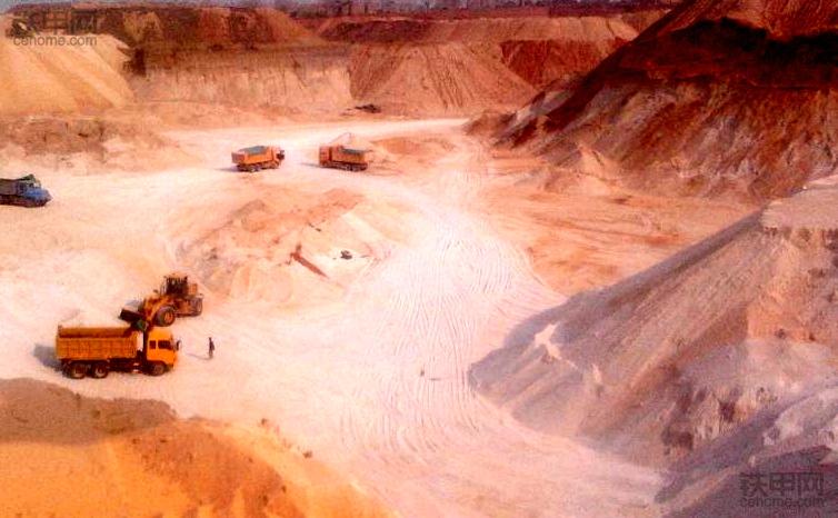 我在非洲开挖机,4：挖机坏了没法修，时刻提防被抢劫