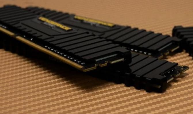 为什么跳伞的时候会卡顿,跳伞落地时为什么要下拉