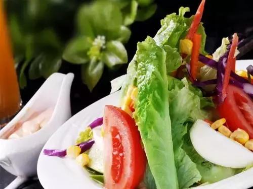 蔬菜沙拉的正确食用方法,蔬菜沙拉怎么做满足一天所需成分
