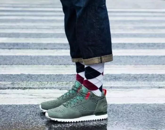 周冬雨同款白色袜子,周冬雨穿袜子教程