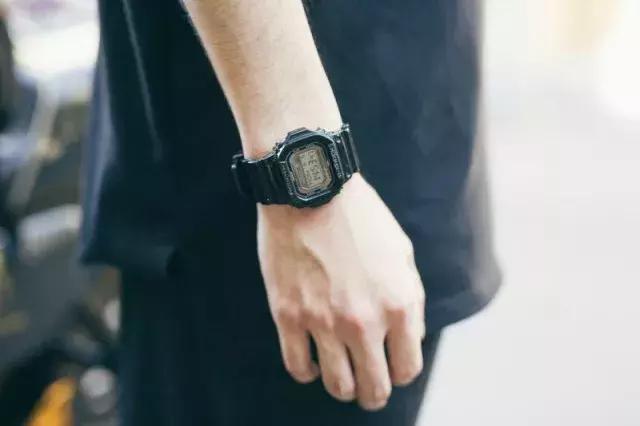 劳力士水鬼和dw大小对比,dw与劳力士玩家的对比