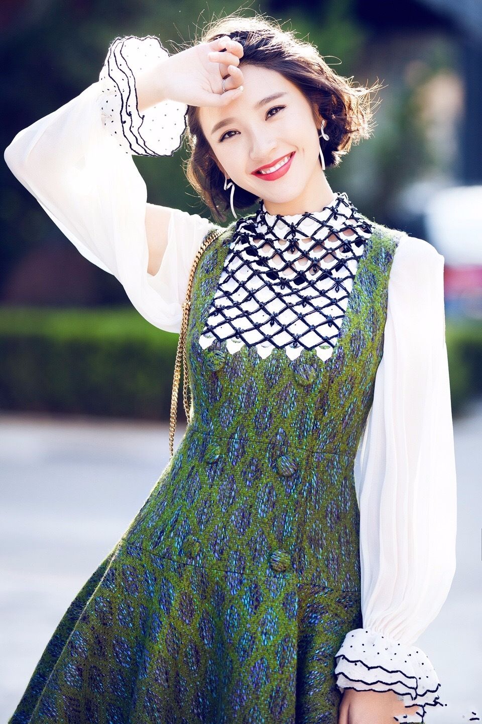 唐艺昕的迷人短发,唐艺昕绿色镂空连衣裙