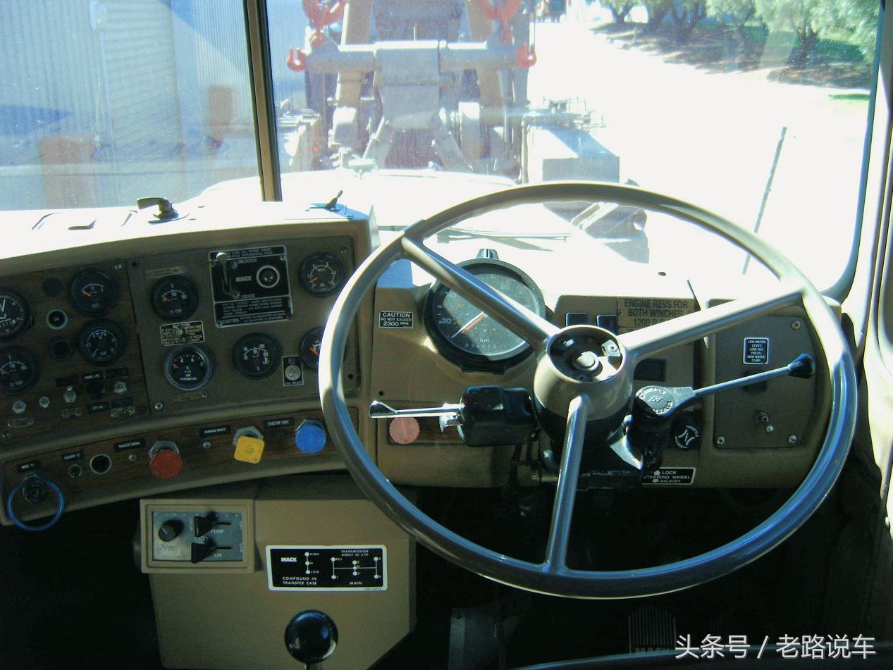 道路救援清障车大平板,道路清障车军用