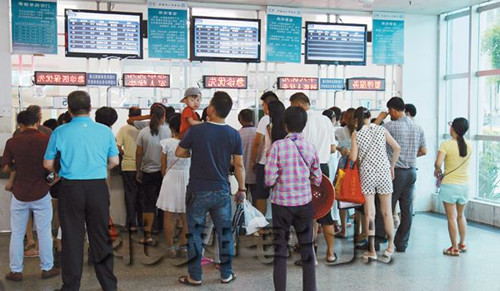 嫂子有乙肝还坚持喂侄子吃东西,弟媳劝阻不听,还说她太小气