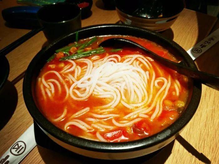 一口米线一口肉酱,一口米线一口醋