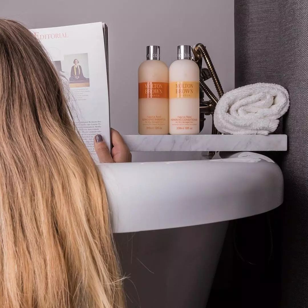 好痒啊！我除了能给你一个痒痒挠，还能给你一瓶身体乳！