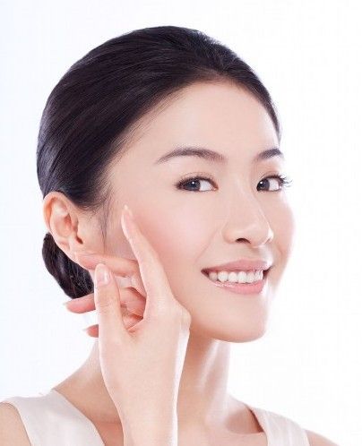 脸上起红疹是什么原因引起,脸上起红疹是什么原因引起的