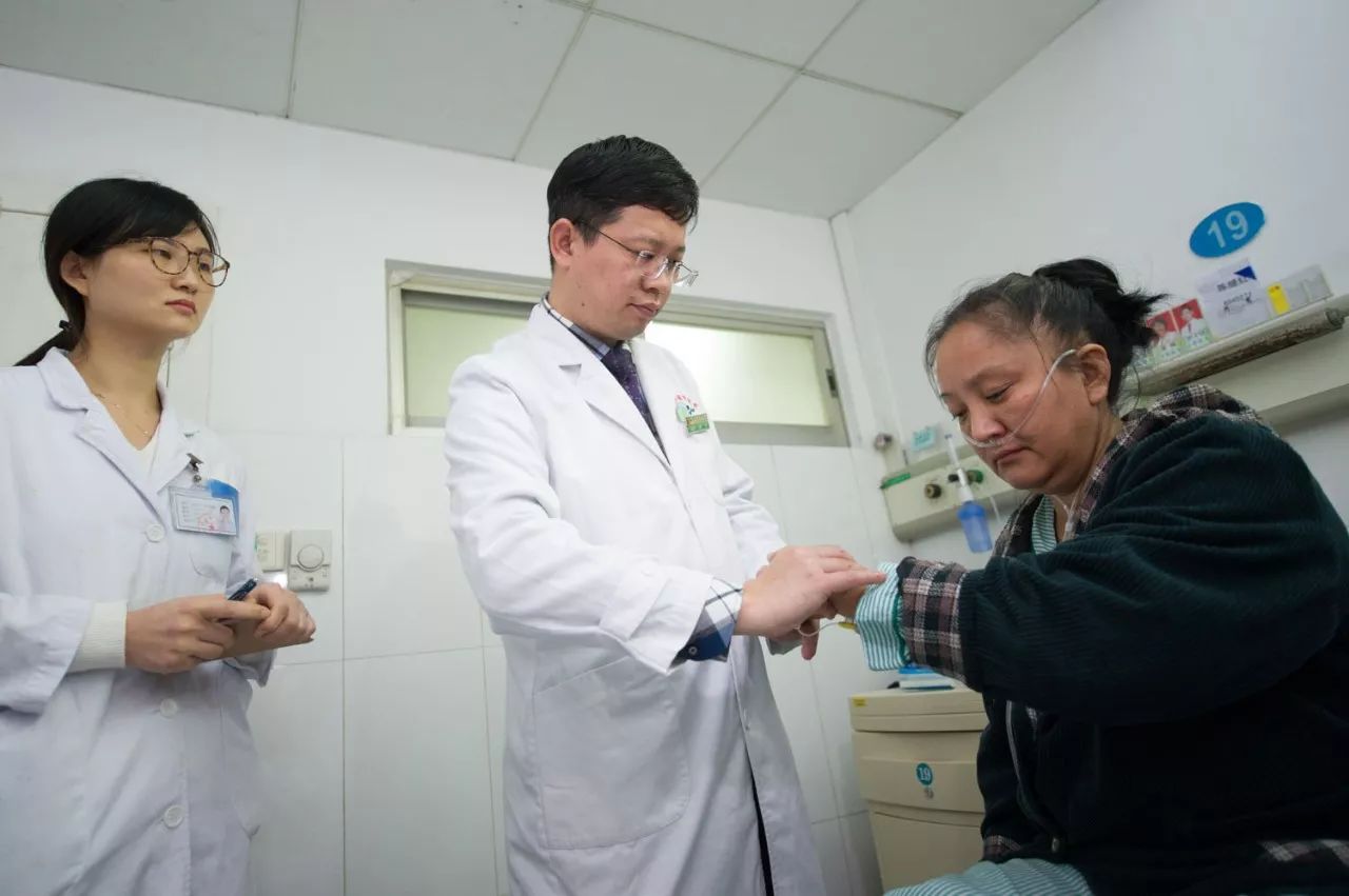 封面｜中医只是“慢郎中”？这家中医院挑战急危重症，门诊量全国第一