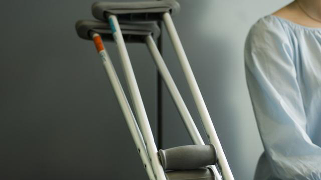 股骨颈骨折怎么才能恢复得快,股骨颈骨折一般多久可以下地负重