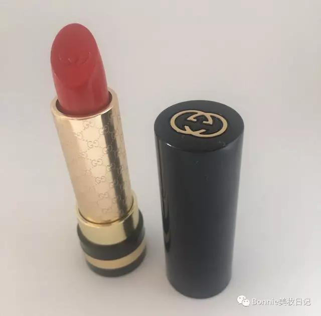 为什么我们种草的口红好看,为了口红铺了10层粉