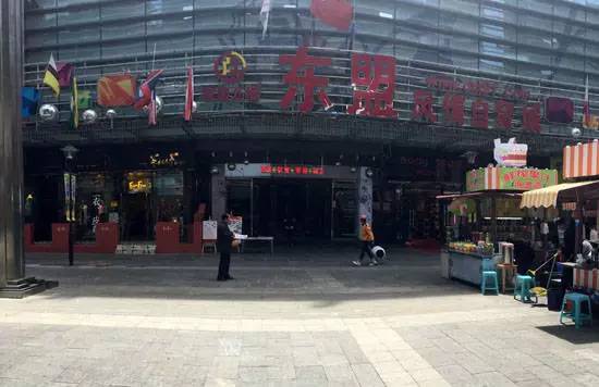 逛街购物的人少了,现在逛街的人越来越少了