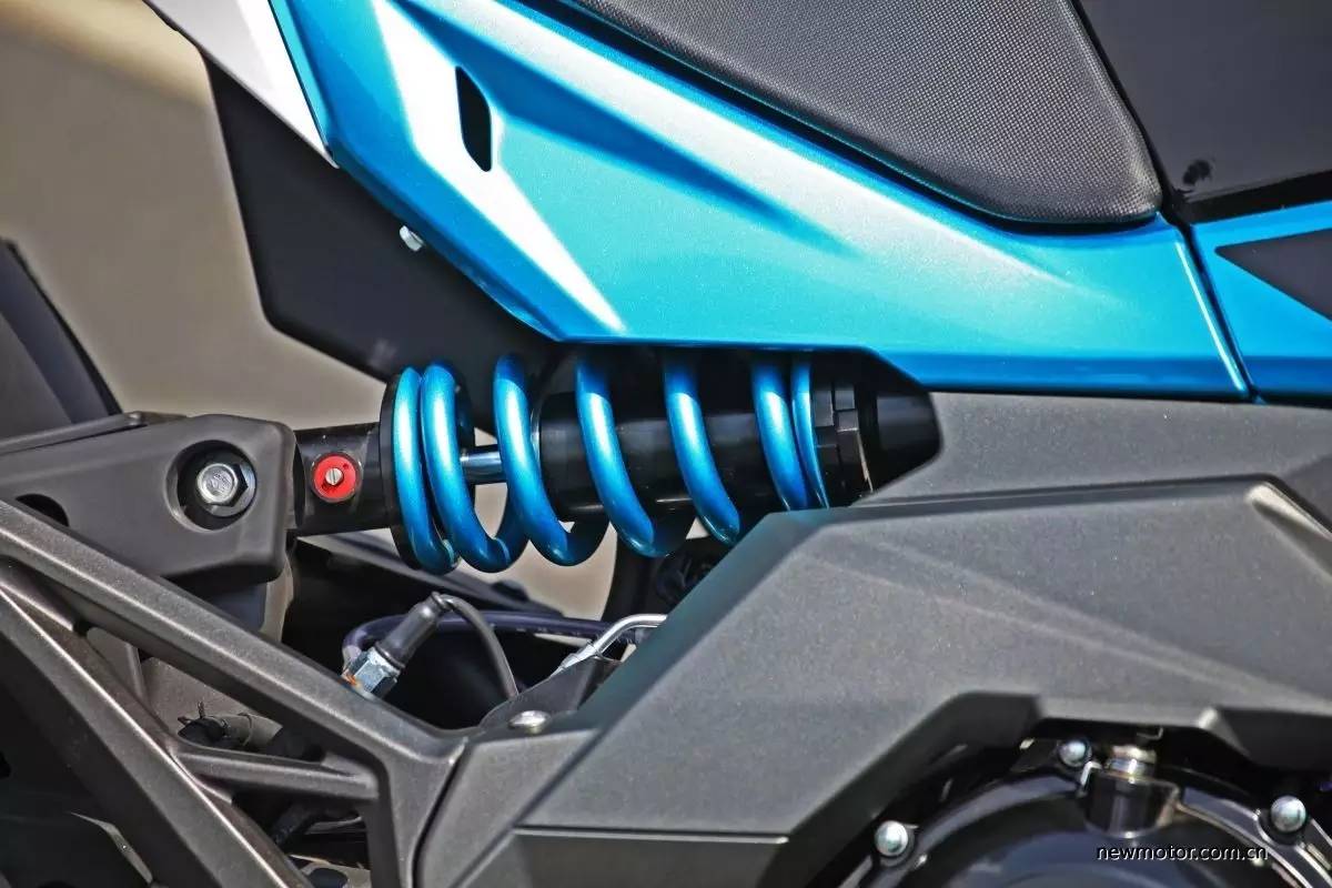 春风650nk和400nk如何选,春风400nk哪款最好