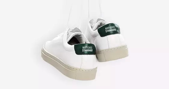 再红红不过小白鞋