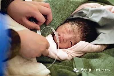 孕妈上厕所时胎儿会怎样,孕妇生宝宝时大小便