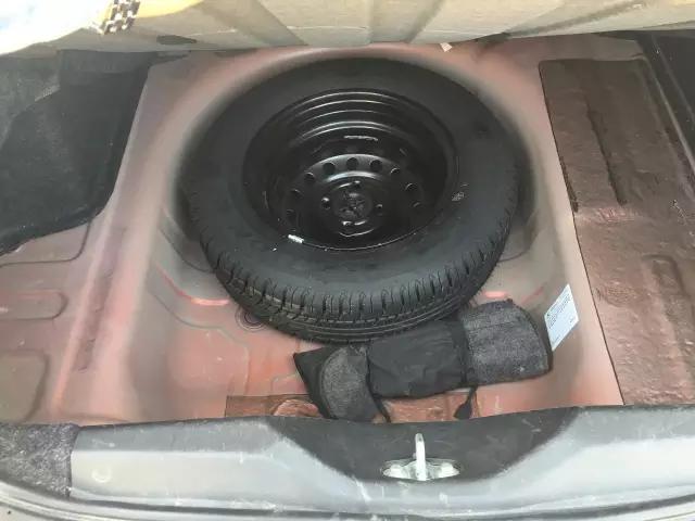 惊悚！租车旅行，竟然租到事故车，居然连机舱、底盘都撞过！