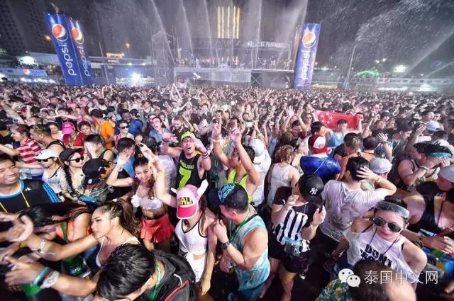 泰国泼水节中国游客,万人空巷的泰国泼水节